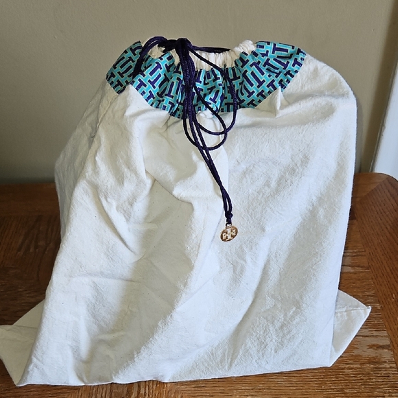 Tory Burch McGraw Drawstring Bucket Bag Black Leather Shoulder Bag - Picture 15 of 15